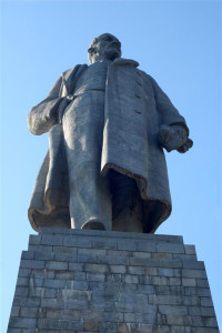 volgograd-krasnoarmeysk-monument-v-i-lenina